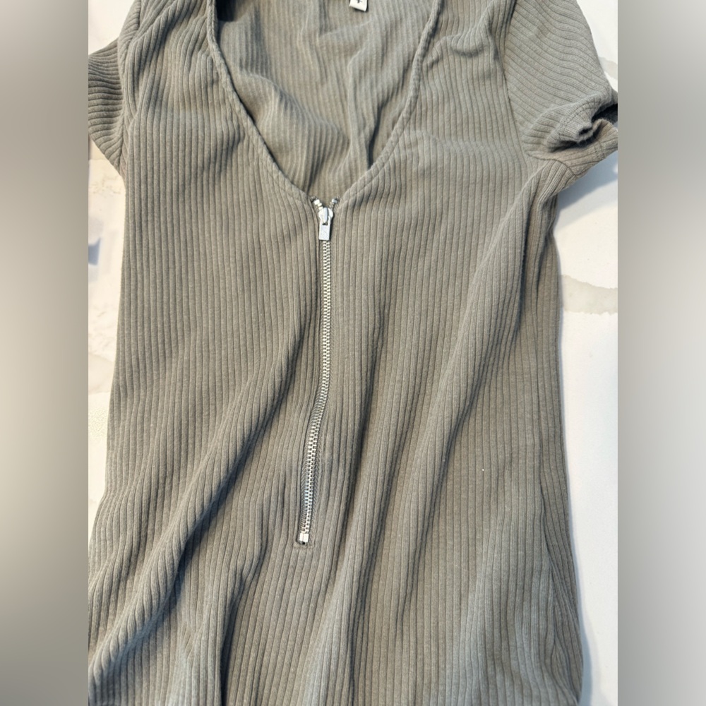 Express green size small body suit